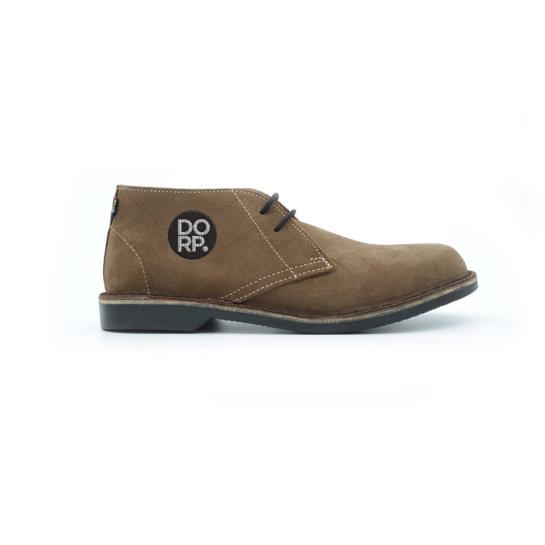 Minimalist top chukka boots